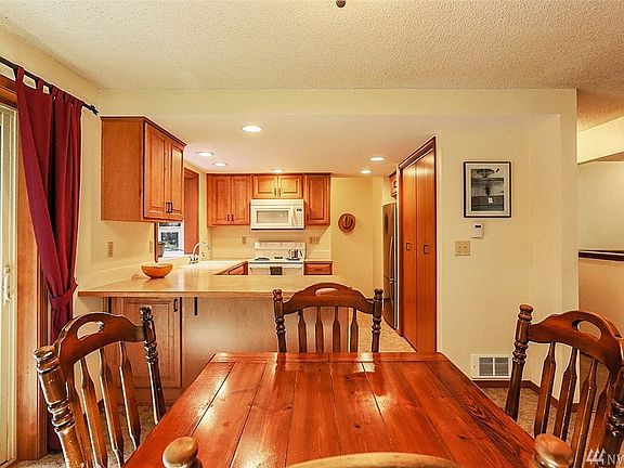 5th image of 2219 Martin Ave E