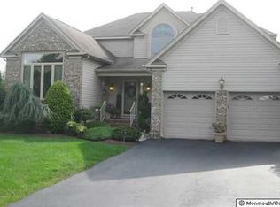 11 Locksley Ln, Manalapan, NJ