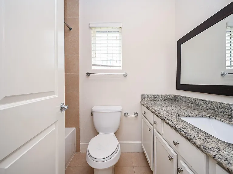 9546 London Bridge Sta — Photo 26