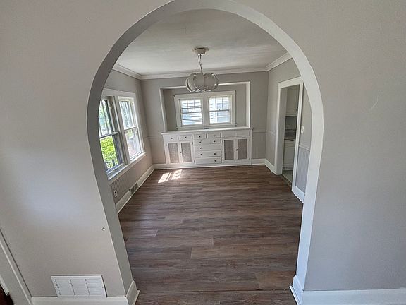 3rd image of 835 Brighton Ave