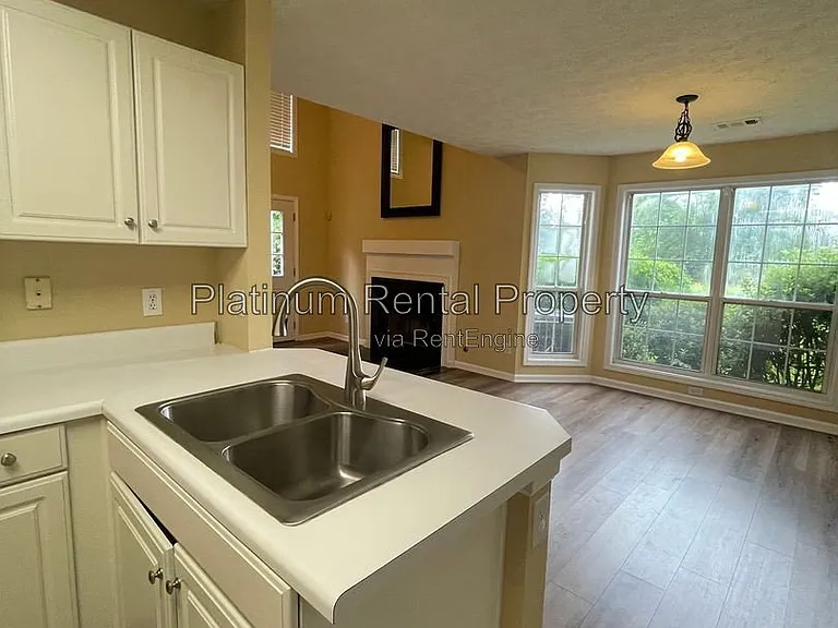 810 Camelon Ct — Photo 32