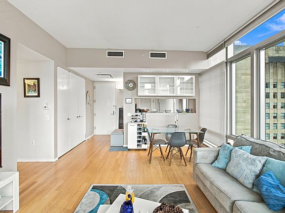 4th image of 18 W 48th St APT 28C