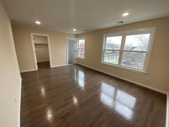 3rd image of 901-903 S 16th St #1