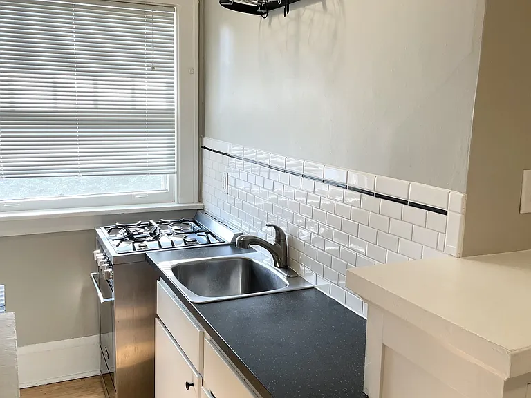 Ashland & Laurel Apartments — Photo 6