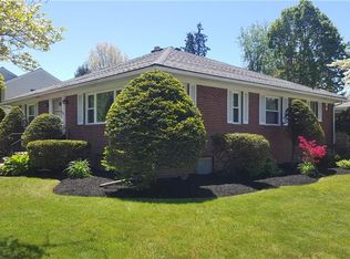 406 Shawnee Dr, Erie, PA 16505