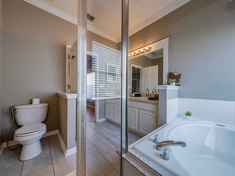 9724 Myrtle Creek Ln — Photo 30