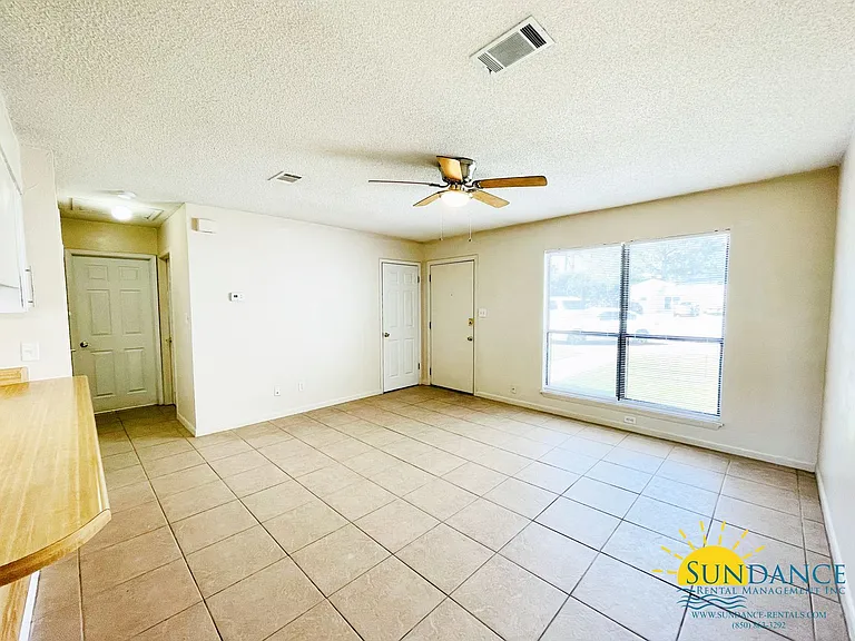 632 Carnathan Ct — Photo 3