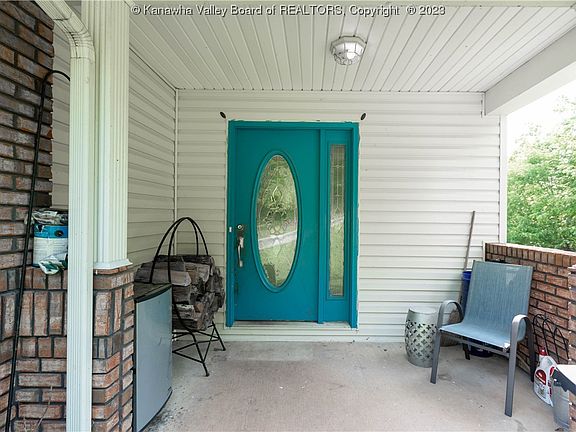 4th image of 172 Gilchrist Ave