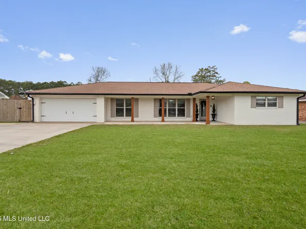 821 Auburn Dr, Biloxi, MS 39532