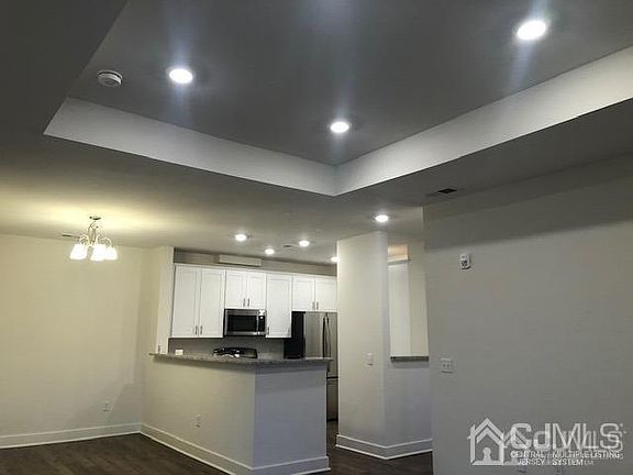 5th image of 638 Merion Ct