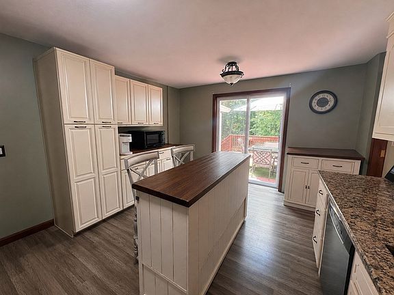 2nd image of 10 Garrison Heights Dr