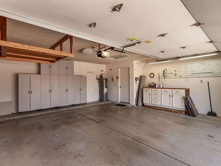 2637 E Sierra St — Photo 29