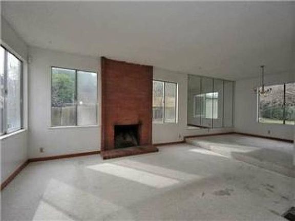 4th image of 424 Century Oaks Way