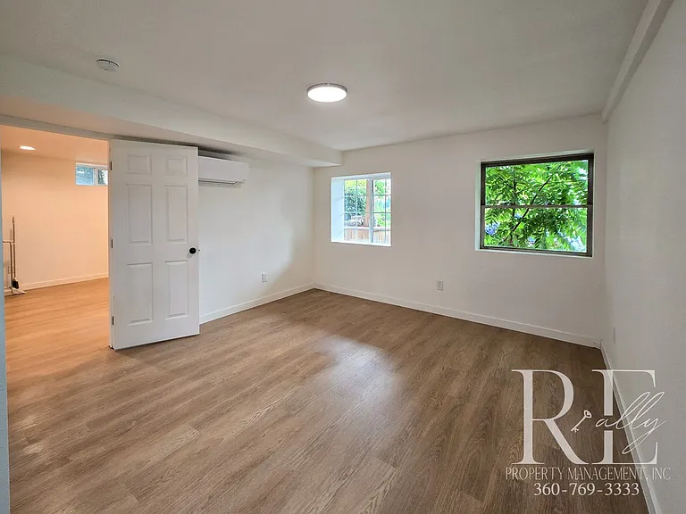 323 Summit Ave S — Photo 6