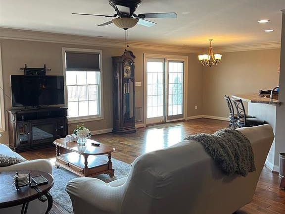 4th image of 1835 Wellshurst Dr