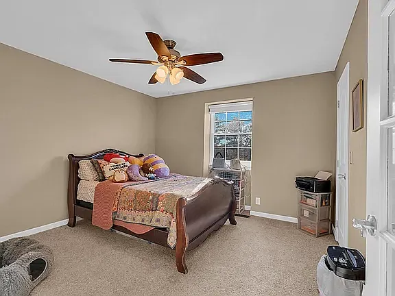 Bedroom with walk-in closet
*Space is not furnished. Pics are for design inspiration only.