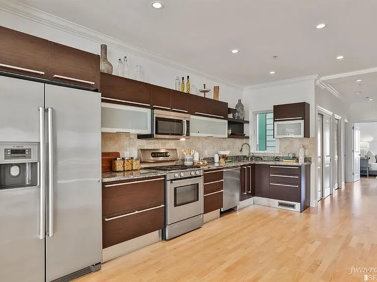 2560 Bryant St — Photo 9