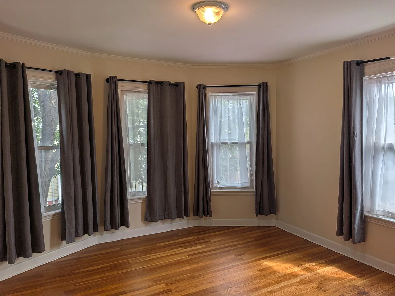 3 bed, 1190 sqft, $3,995 — Photo 3
