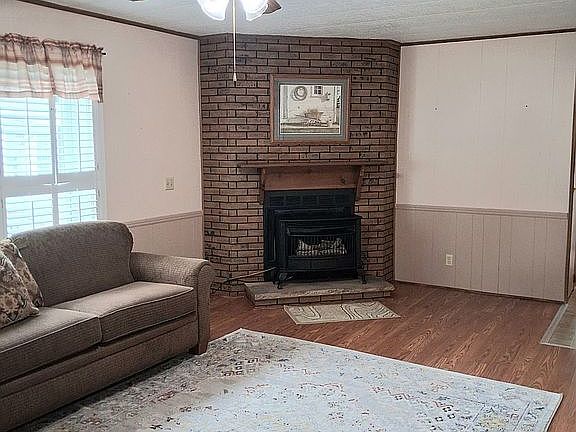 3rd image of 141 Woodside St
