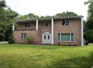 50 Old Brook Rd, Dix Hills, NY 11746