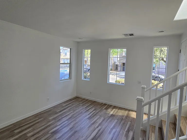 6622 W Polk St — Photo 10