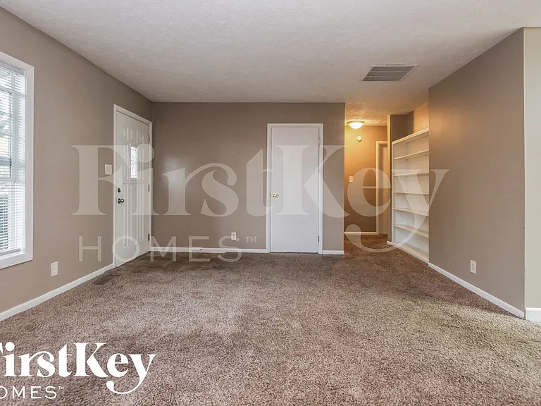 376 Ticen St — Photo 4