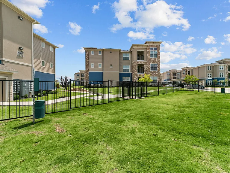 Cross Timbers Apartments — Photo 8