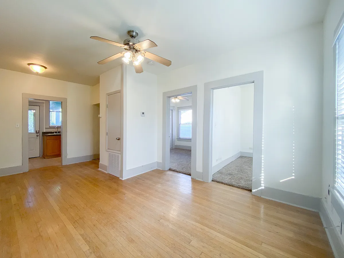 Building Photo - 133 E Woodlawn Ave #3