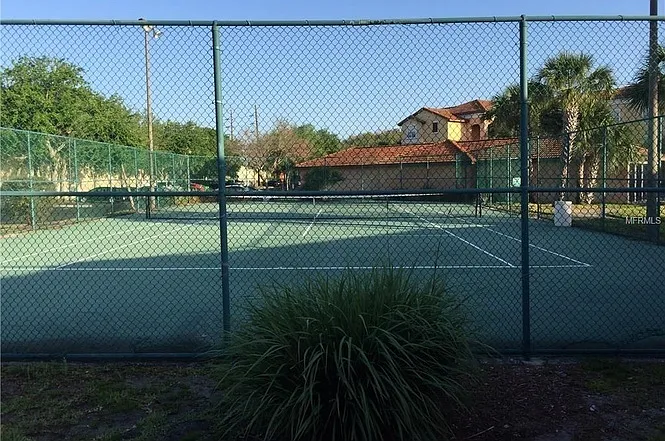 2 Bdrm Condo blocks from Universal Studios — Photo 3