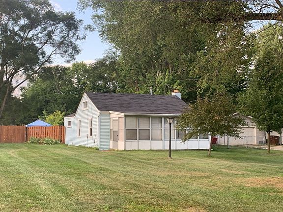 3rd image of 8561 Grace St