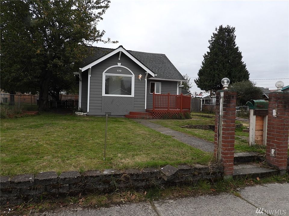 1st image of 132 10th St SE
