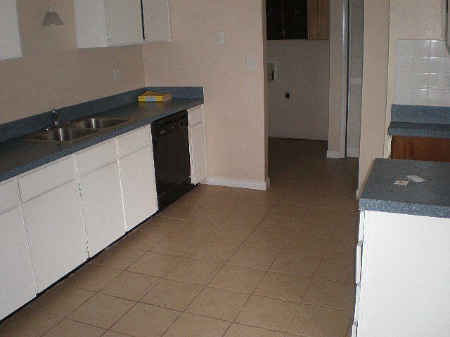 2nd image of 804 S Hawthorne Ave