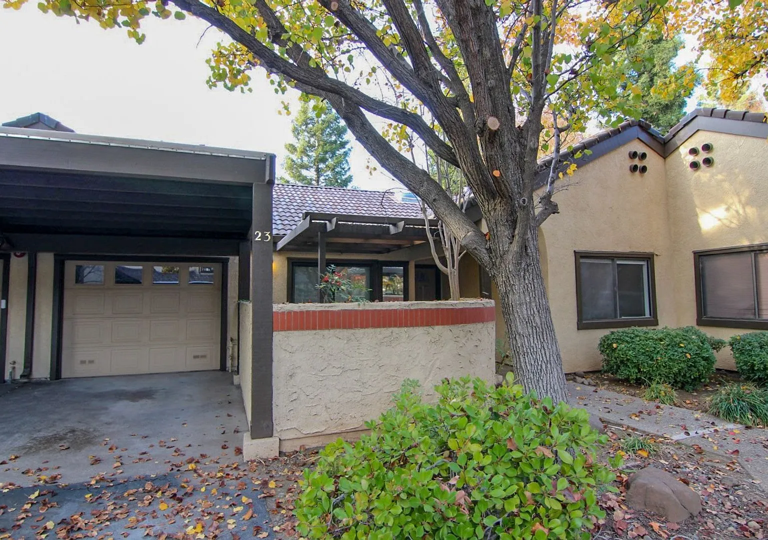55 and over - 2 Bedroom Home in California Park — Photo 1