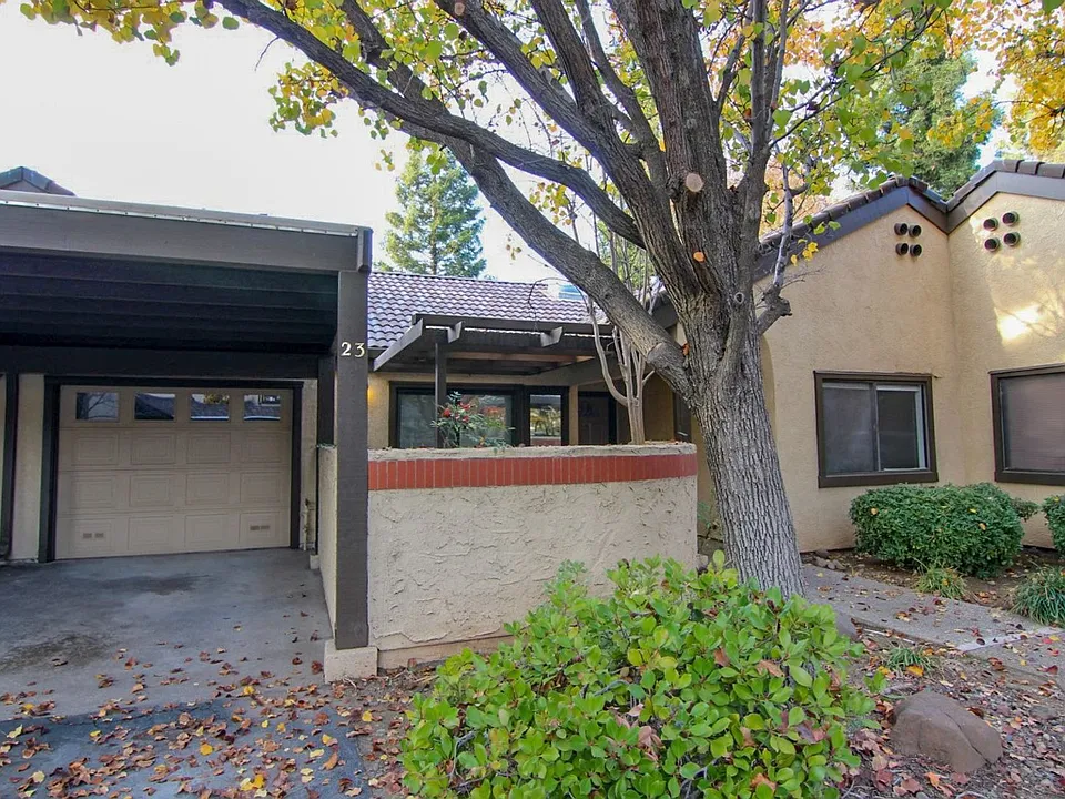 23 Sierra Lakeside Ln