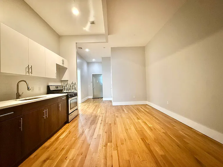 70 Kosciuszko St #1B — Photo 2