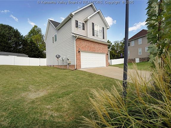 3rd image of 4052 Farmington Dr