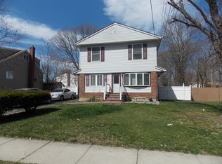 59 Grand Blvd #1 FAMILY, Wyandnanch, NY 11798