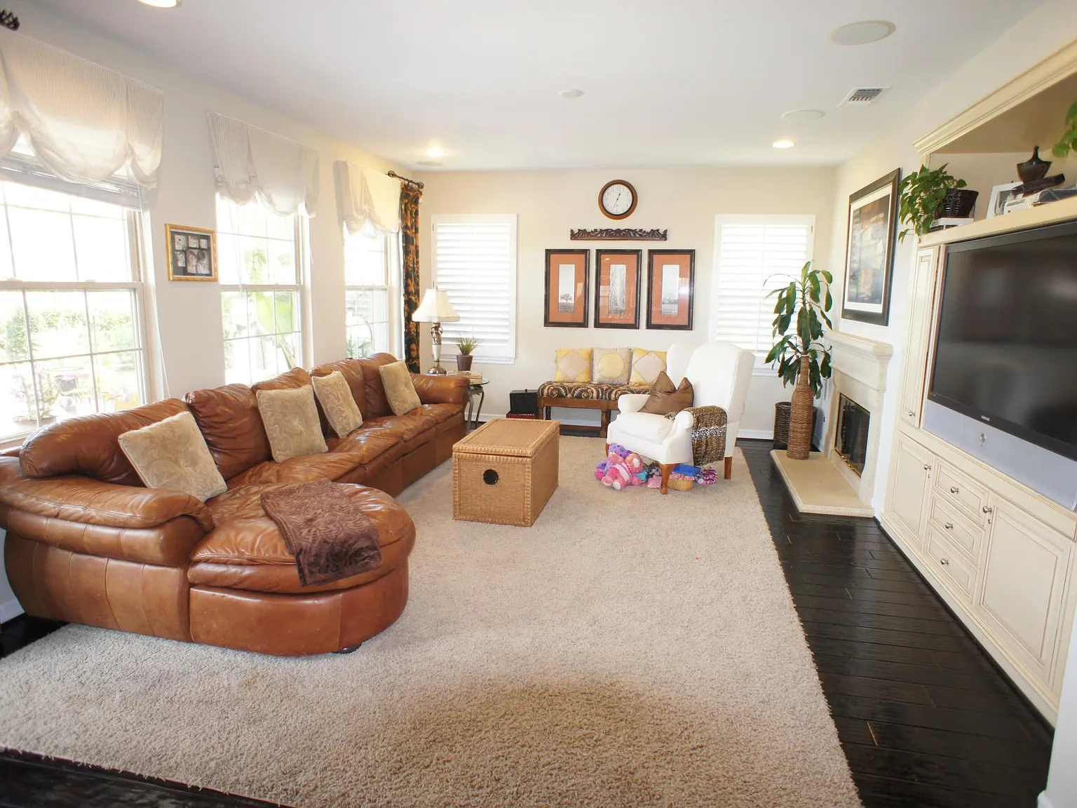 5 bed, 4.5 bath, 4011 sqft, $7,800 — Photo 3