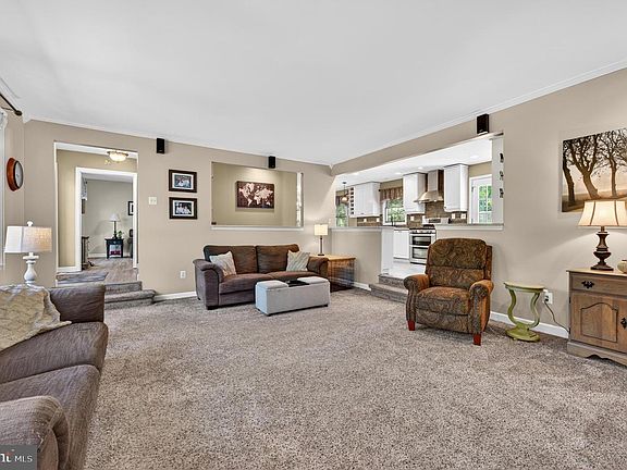 5th image of 17 Sherwood Dr
