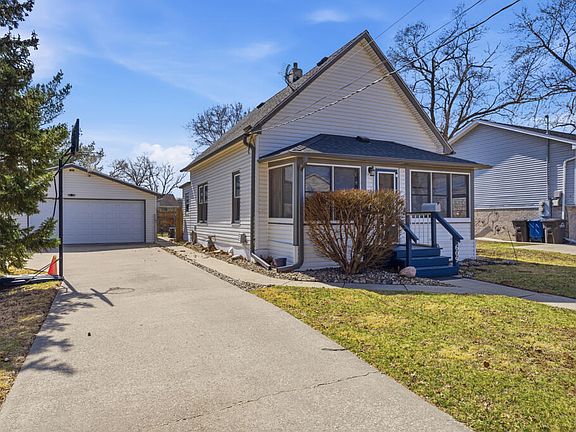 3rd image of 609 E Granger Ave