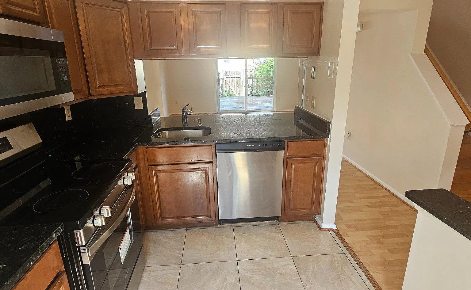 2 bed, 2.0 bath, 930 sqft, $2,150 — Photo 4