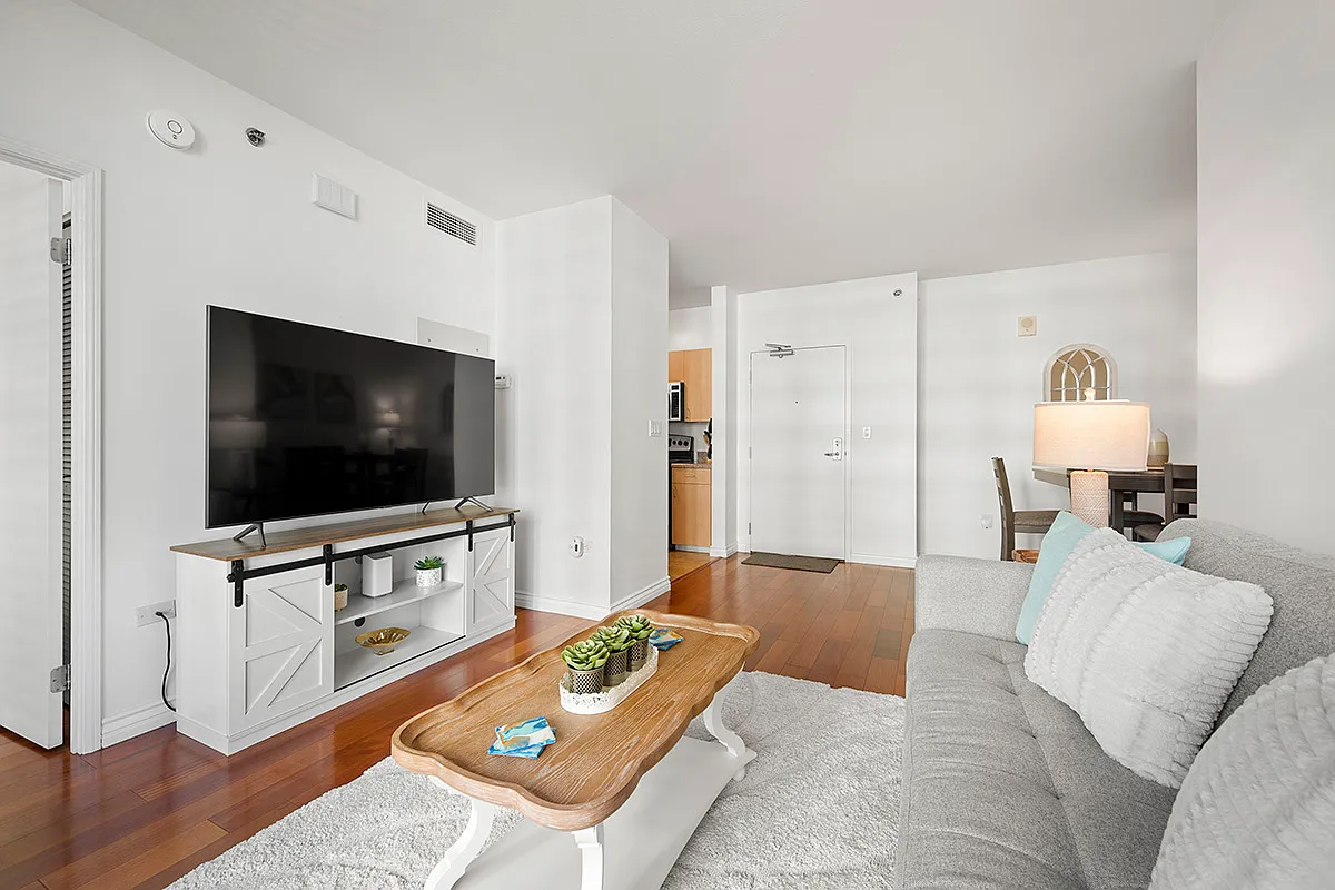 1 bed, 655 sqft, $4,200 — Photo 2