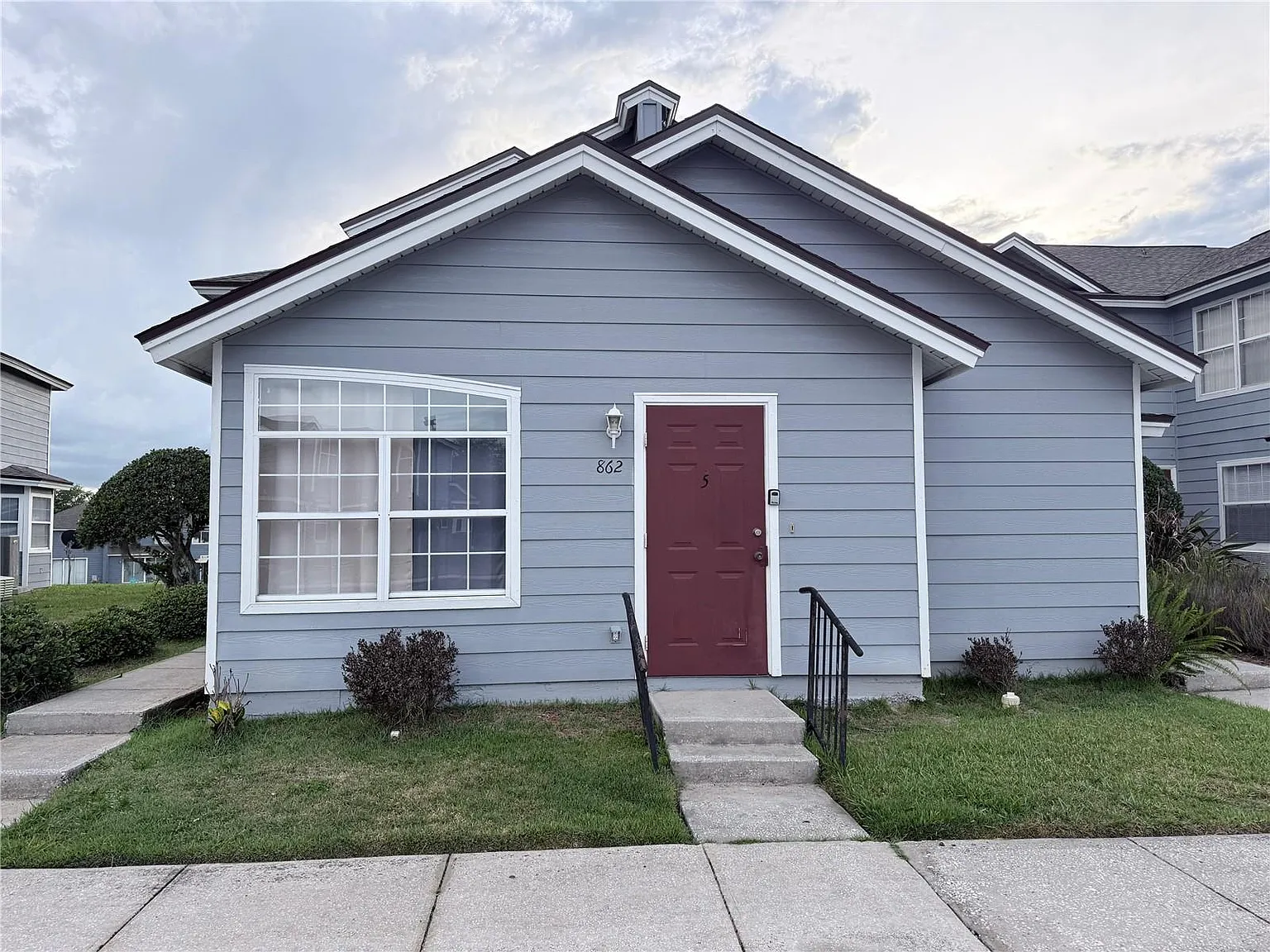1 Bedroom - 862 Caribbean Dr — Photo 1