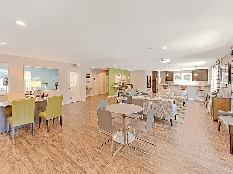 Eastchester Ridge Apartments — Photo 14