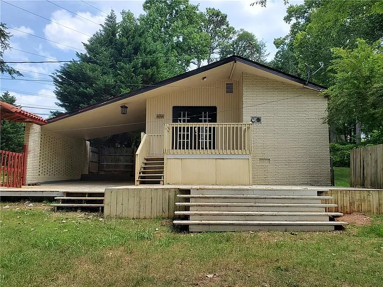 931 Auburn Rd — Photo 1