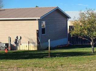 126 Driftwood Ln, Watford City, ND 58854