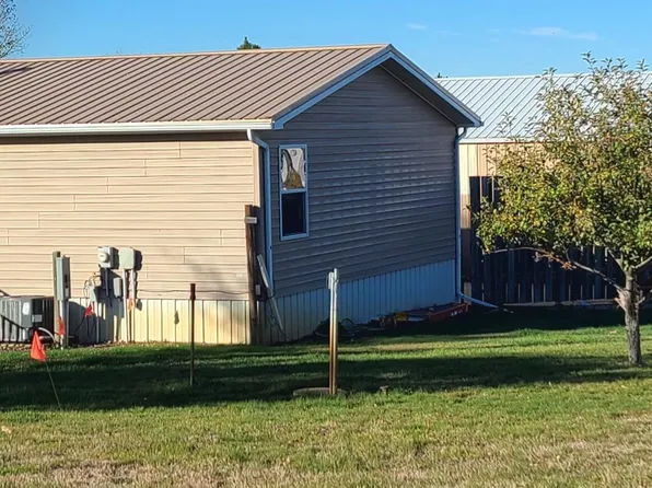 126 Driftwood Ln, Watford City, ND 58854