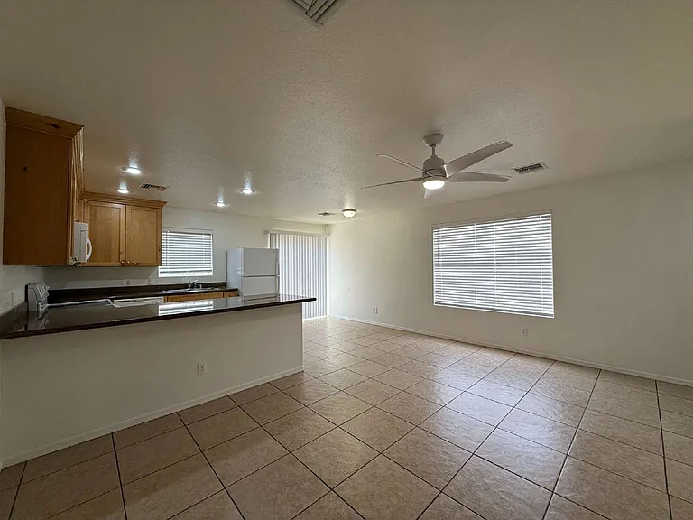 384 Anna Cir #A — Photo 4