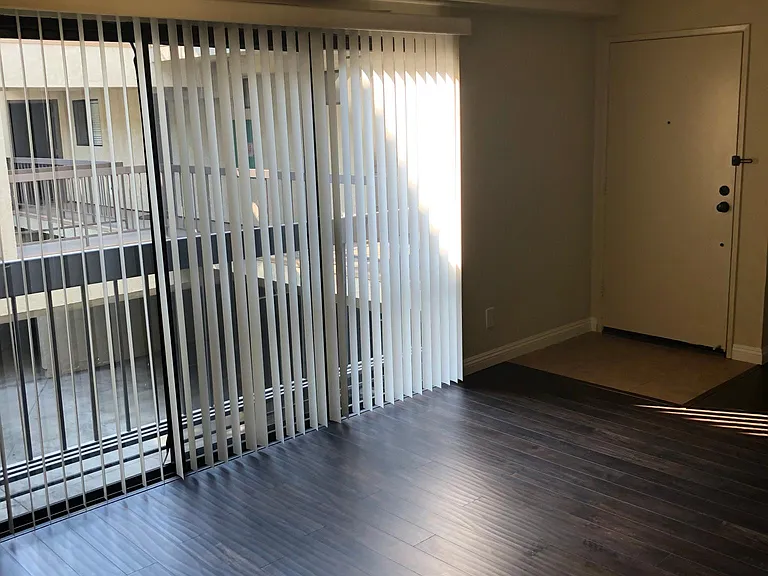 1127 Winchester Ave #4 — Photo 5