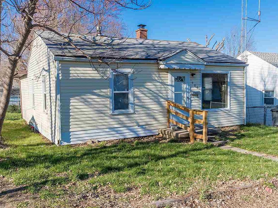 2nd image of 906 W 10th St